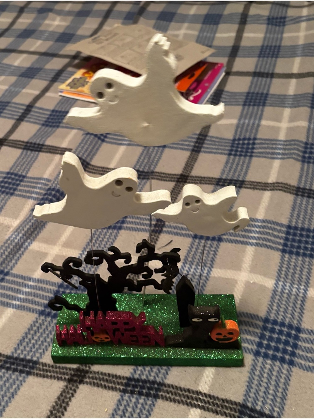 Halloween Ghost Tabletop Décor - White Ghosts on Green Base